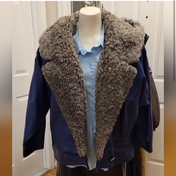 Vintage LOEWE 100% Authentic Leather Jacket With Gray Fuzzy Collar - Picture 2 of 4